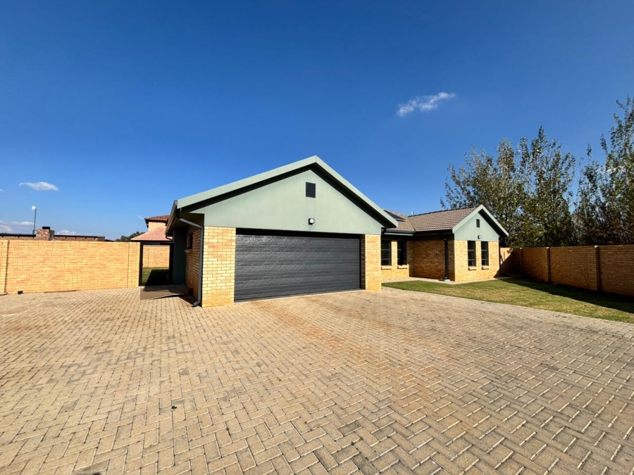 To Let 3 Bedroom Property for Rent in Waterberry Estate North West